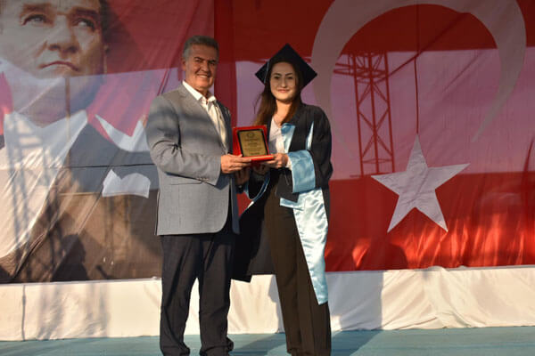  Adnan Menderes Üniversitesi Buharkent Meslek Yüksekokulu öğrencilerinin mezuniyet etkinli...